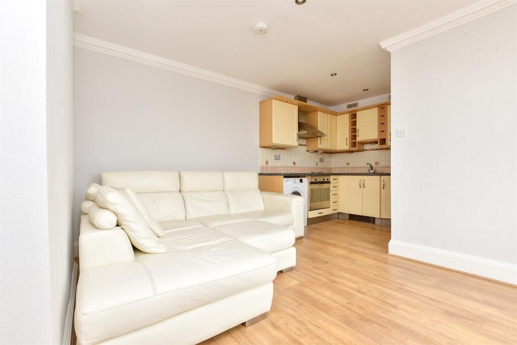 Lounge/Kitchen