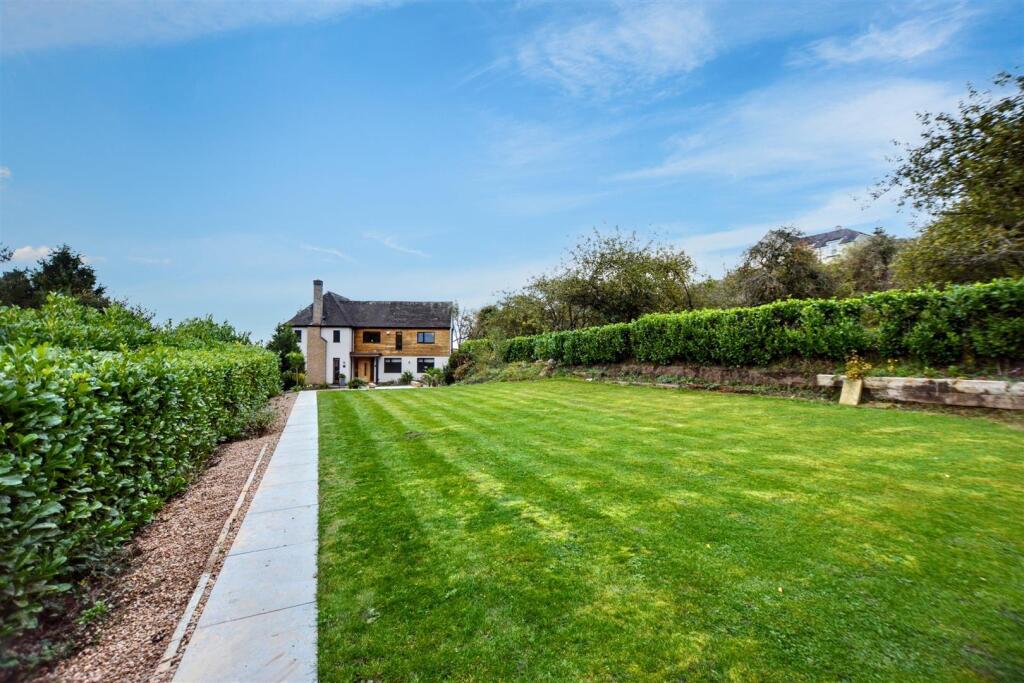 Front Garden_2.jpeg