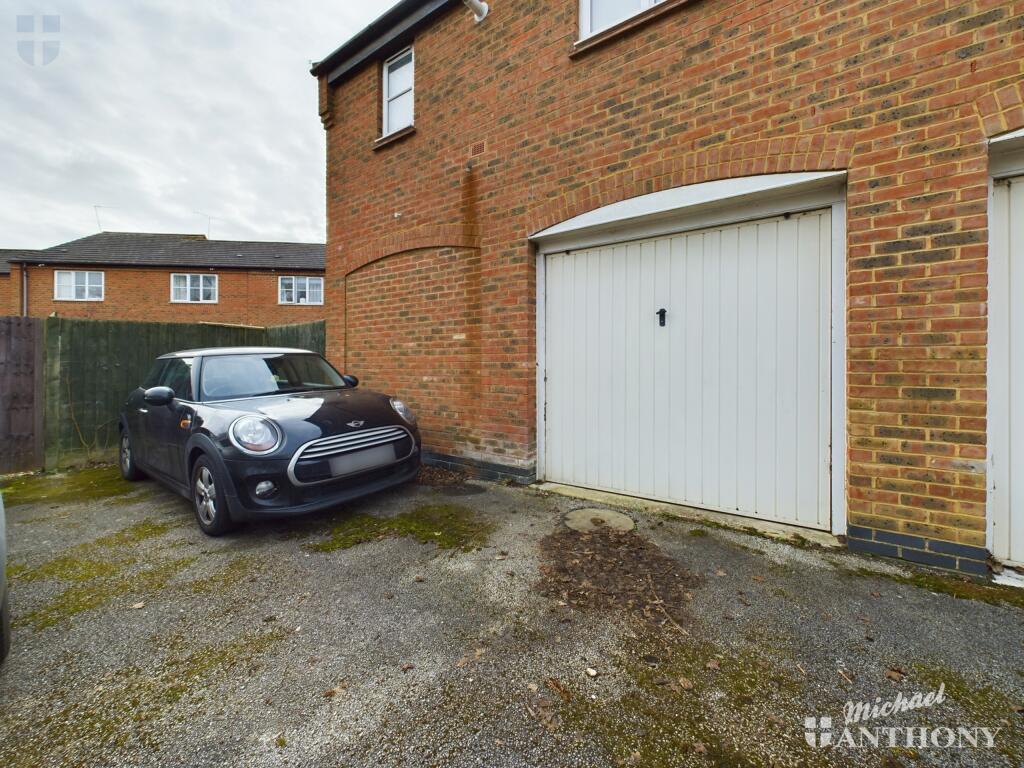 CAM03852G0-PR0176-STILL010