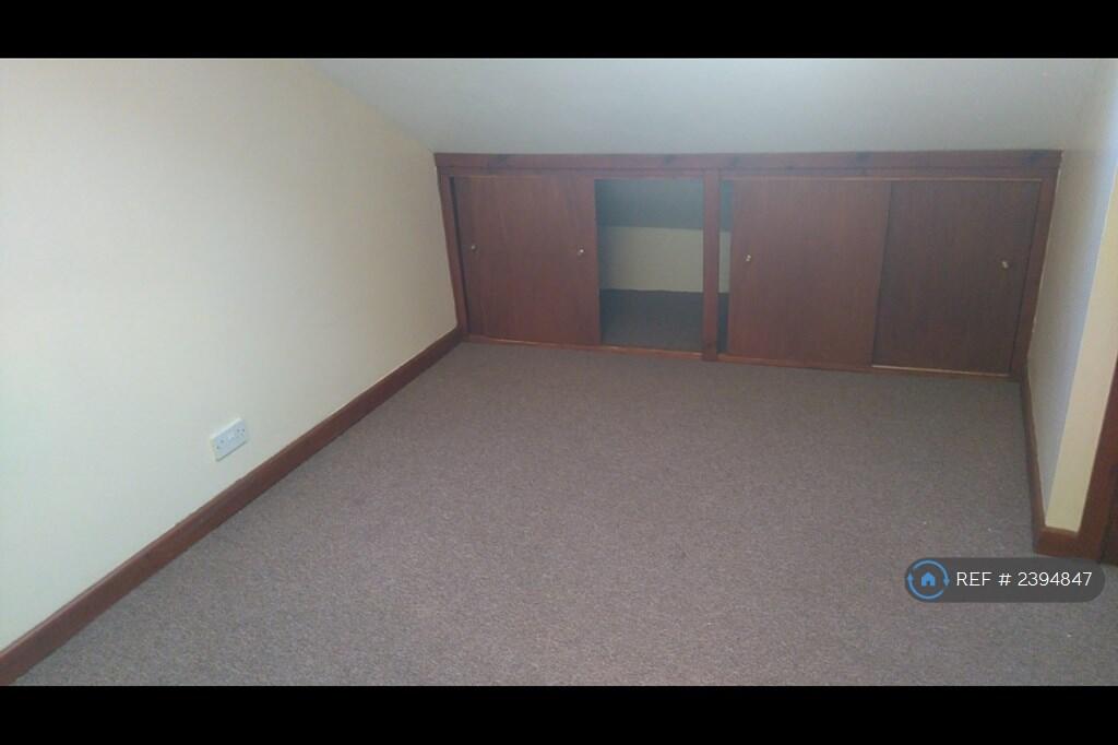 Double Bedroom With Walkin Storage Cupboard