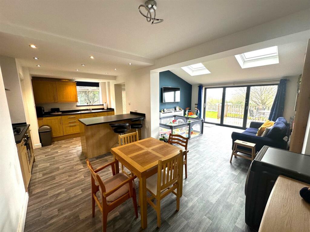 OPEN PLAN LIVING KITCHEN DINER
