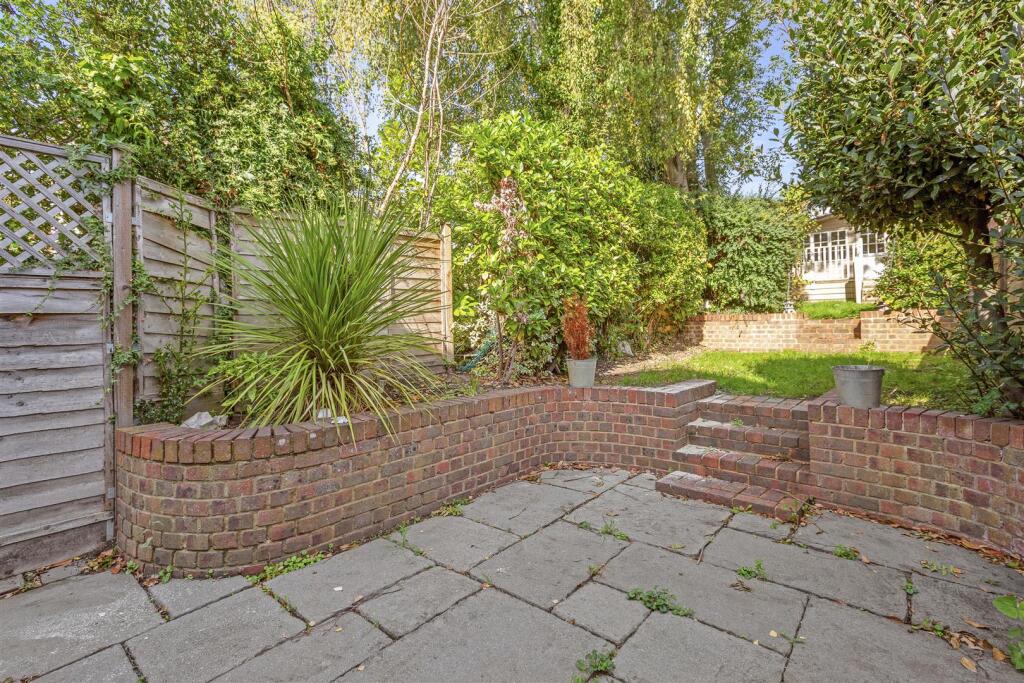 27 Pinions Road, HP13 7AS-11.jpg