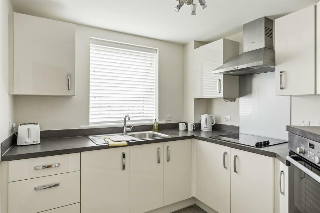 05-SHPMCS_14AustenPlace_Kitchen-3-medium.jpg