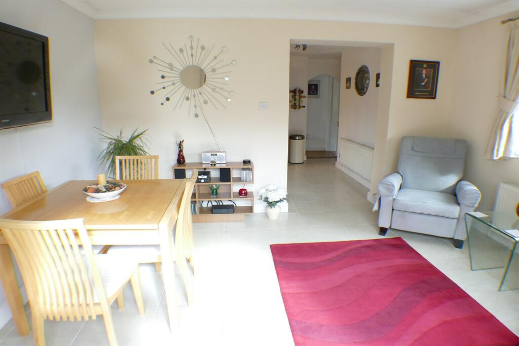 Family Room/Dining R