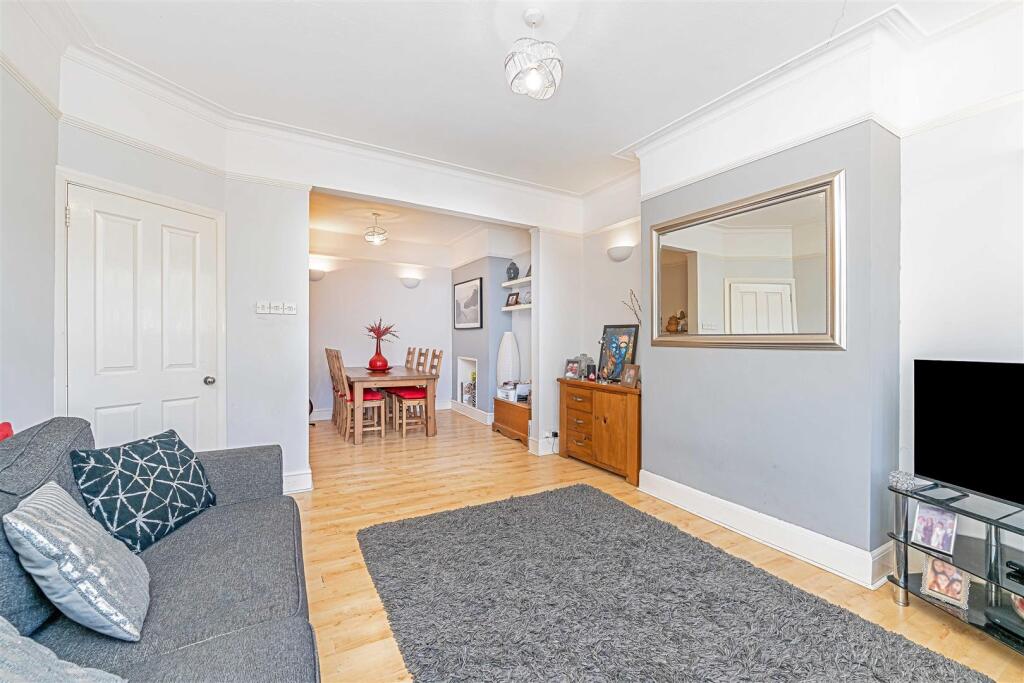 111B Wood Lane Isleworth, TW7-LOW RES-8.jpg