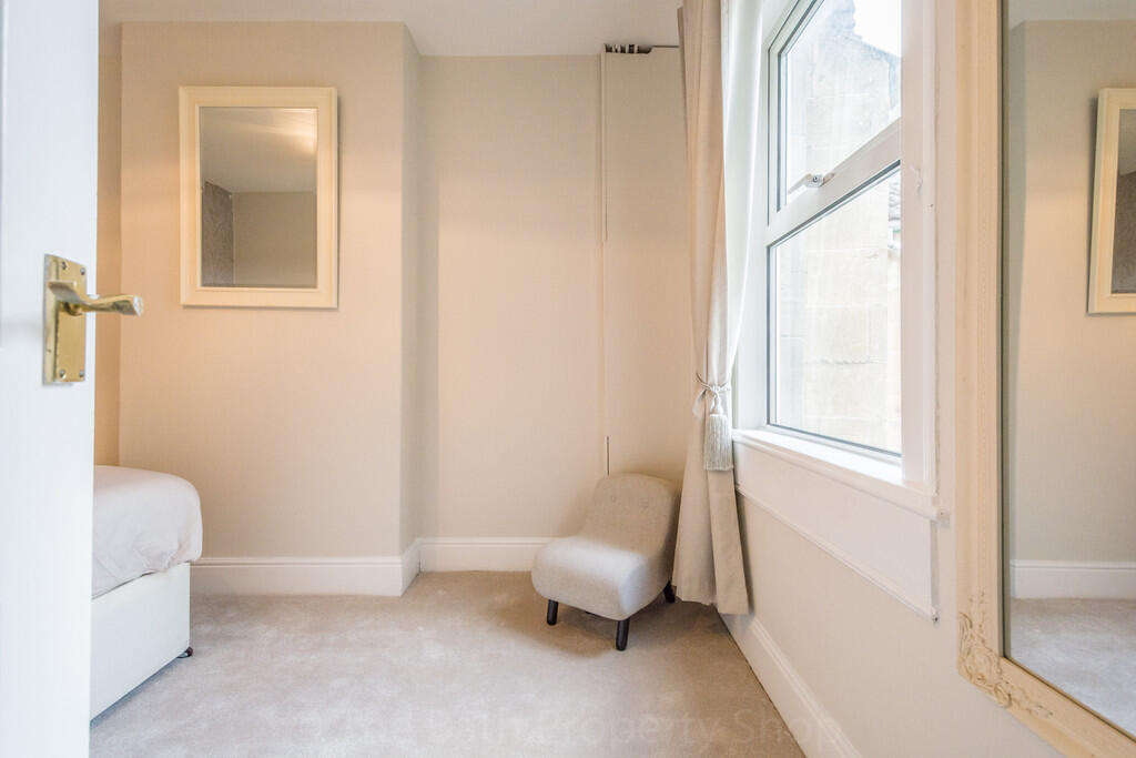 27 Combe Road New...