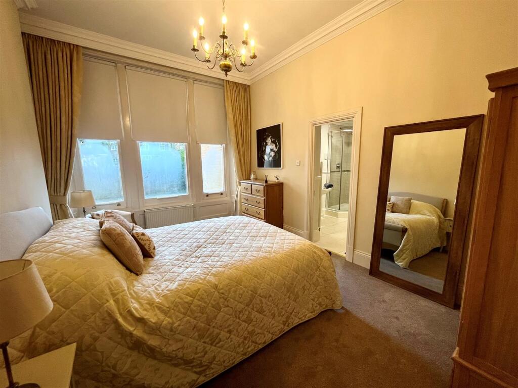 5. Bedroom Master.jpg