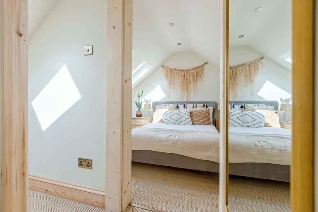 5 Myrtle Crescent_4.JPG