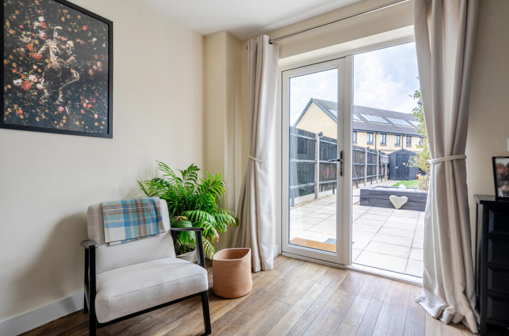 1350683-4-68c01ab...