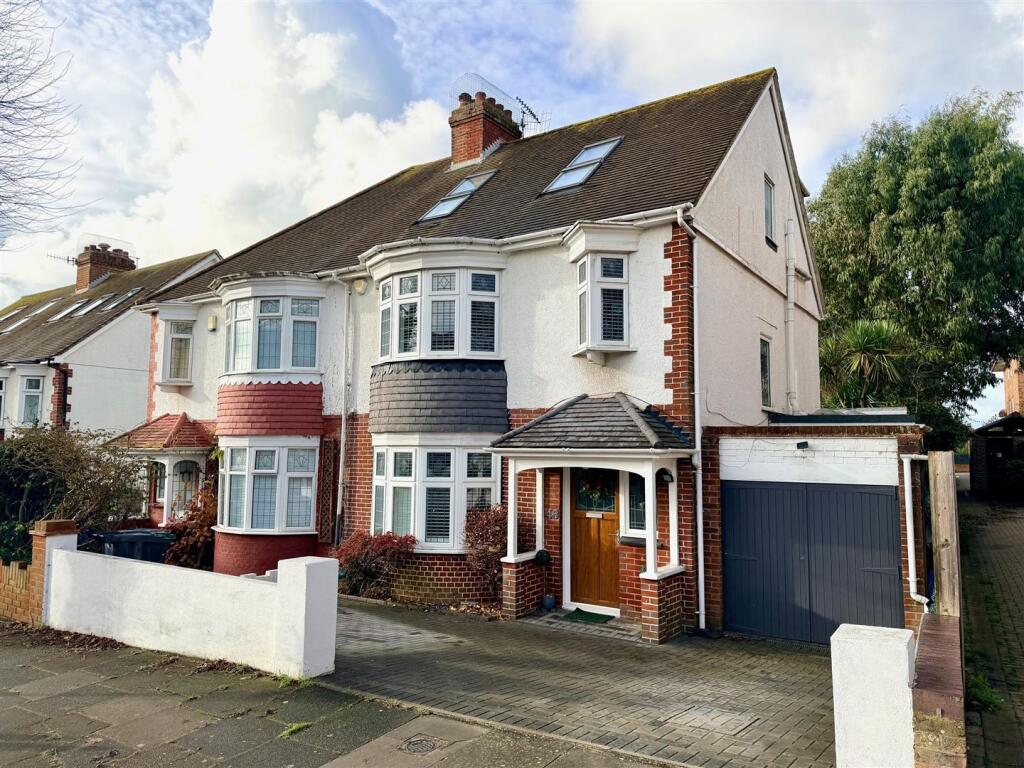 Woodhouse Road 48.jpg