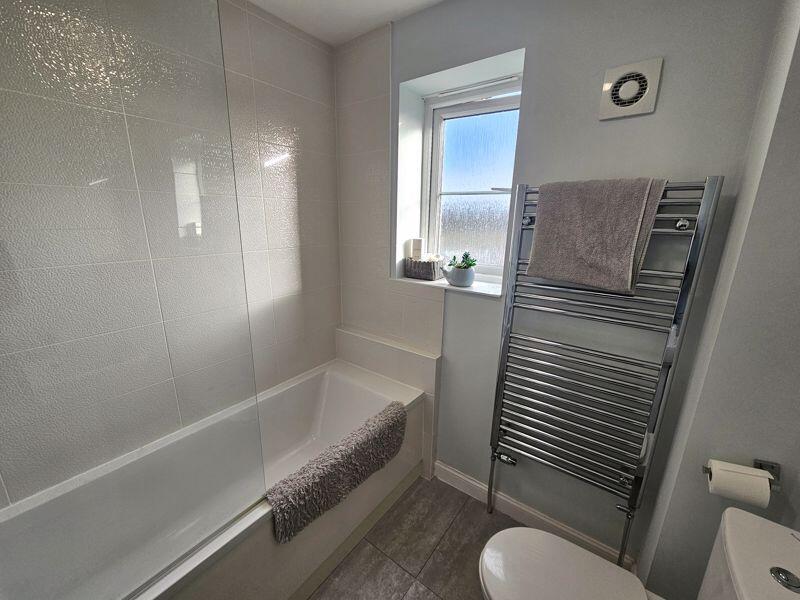 Bathroom (2nd Floor)