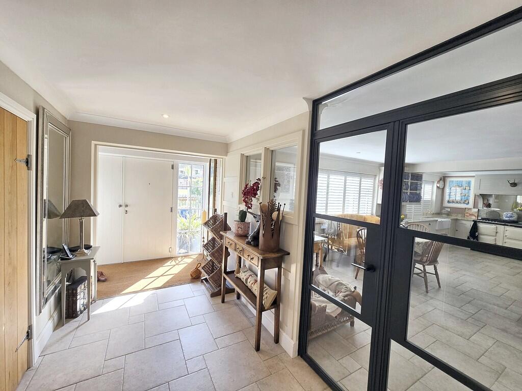 Aldringham hallwa...