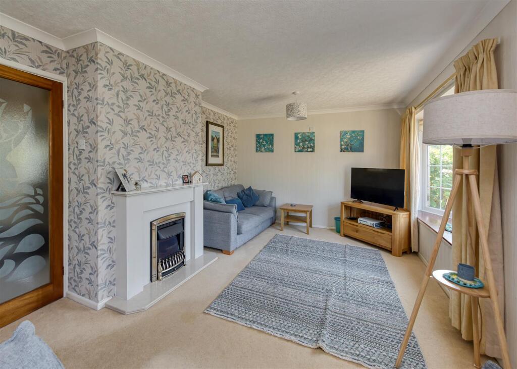 2 Reynolds Close-AUG25-3.jpg