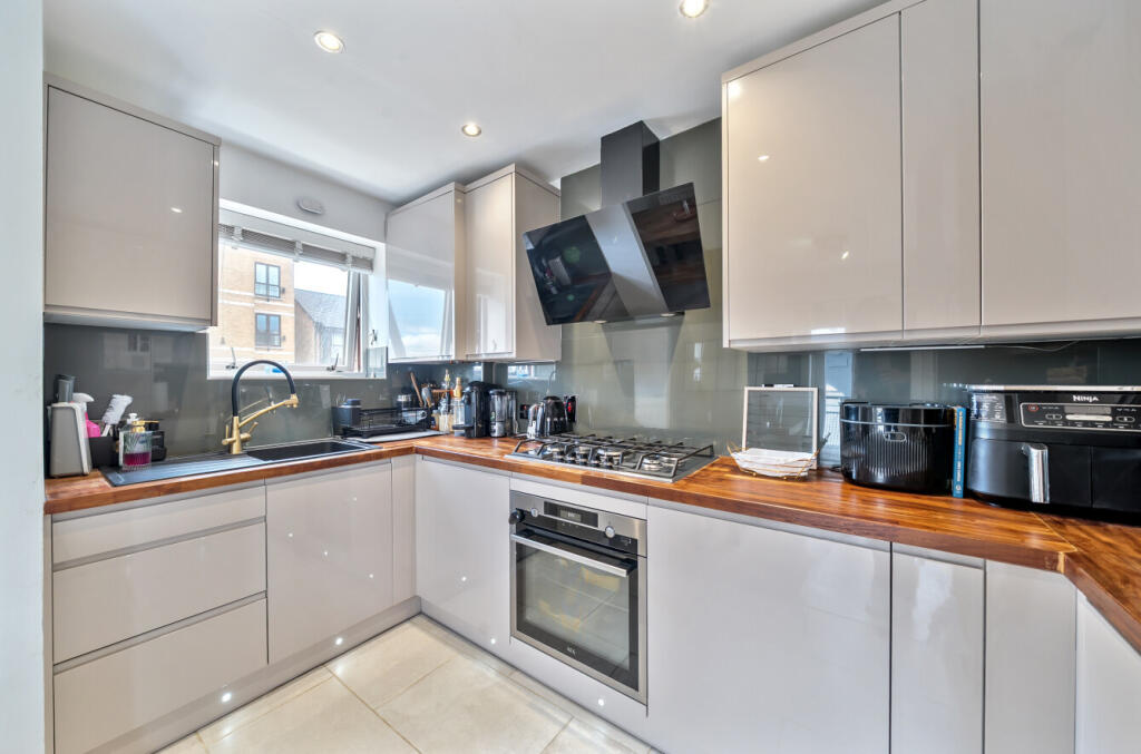 1306364-8-684854d...