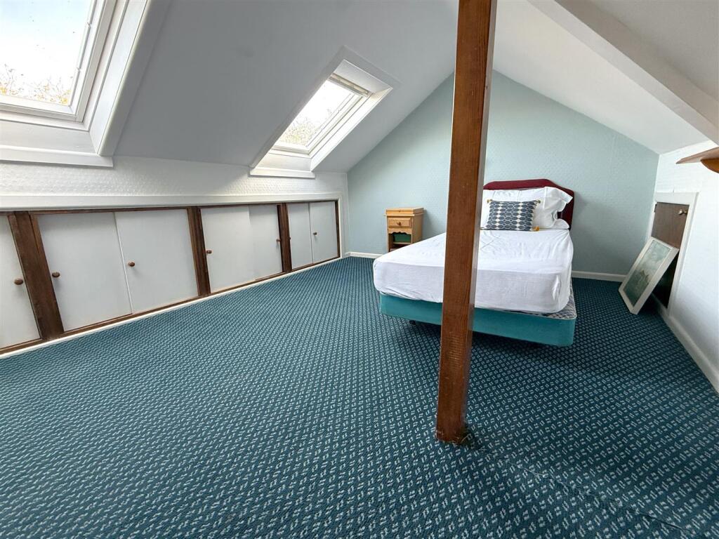 EAVES ROOM 1