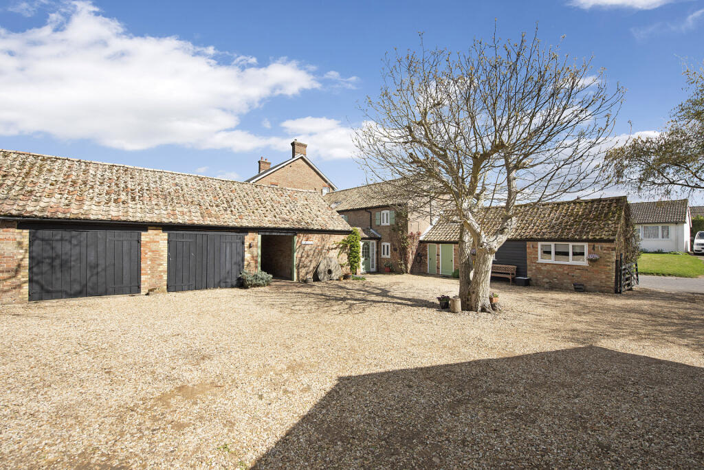 Driveway/Garage