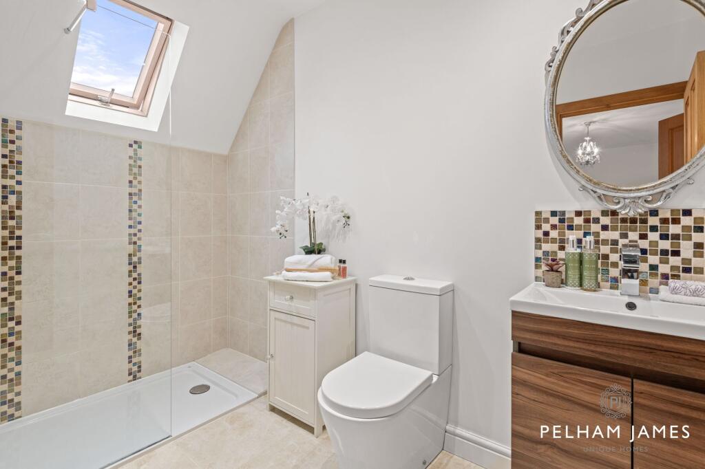Principal En Suite - Clipsham House, Deeping St James