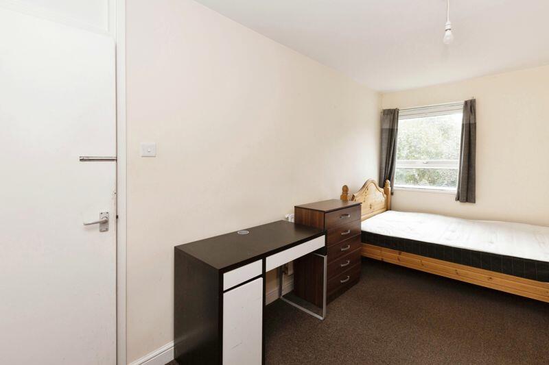 Bedroom 1 (2)