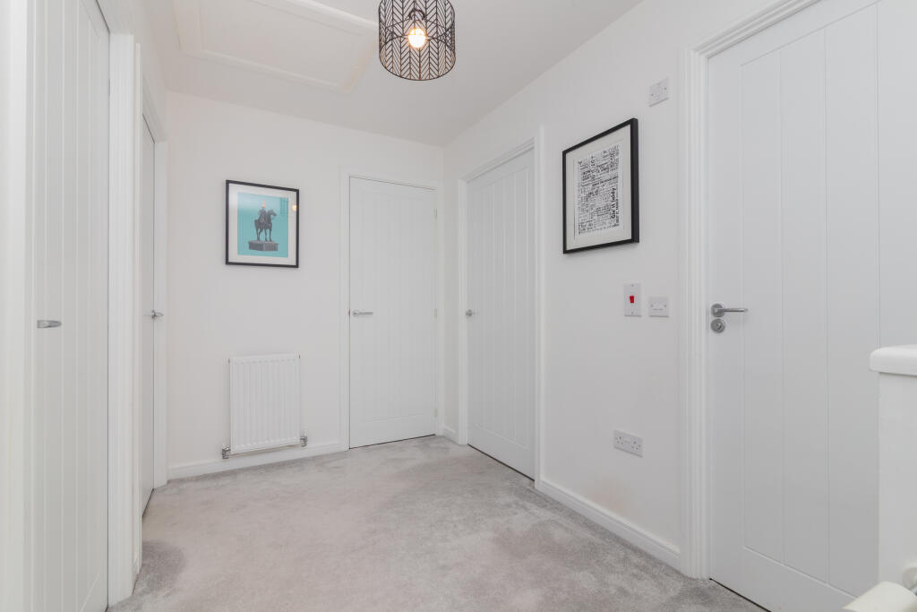 4 mill of cart way, Johnstone pa5 8fh L-33