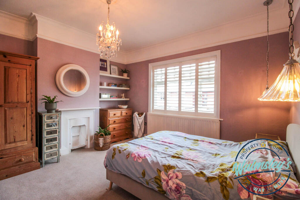 Front double 1st floor bedroom