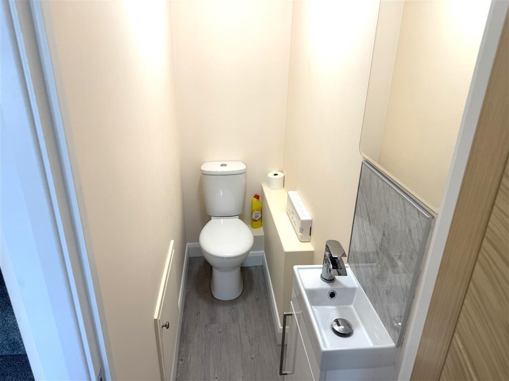 Cloakroom/wc