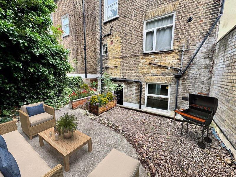 Private Rear Garden (furnishings and ...