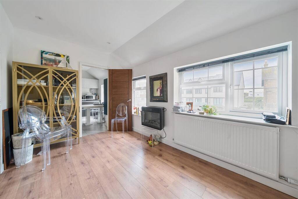 1 Bedroom Flat for sale in Westgate by Guildcrest 