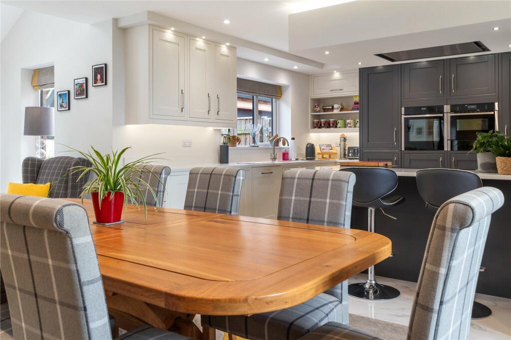 Dining/Sitting Area