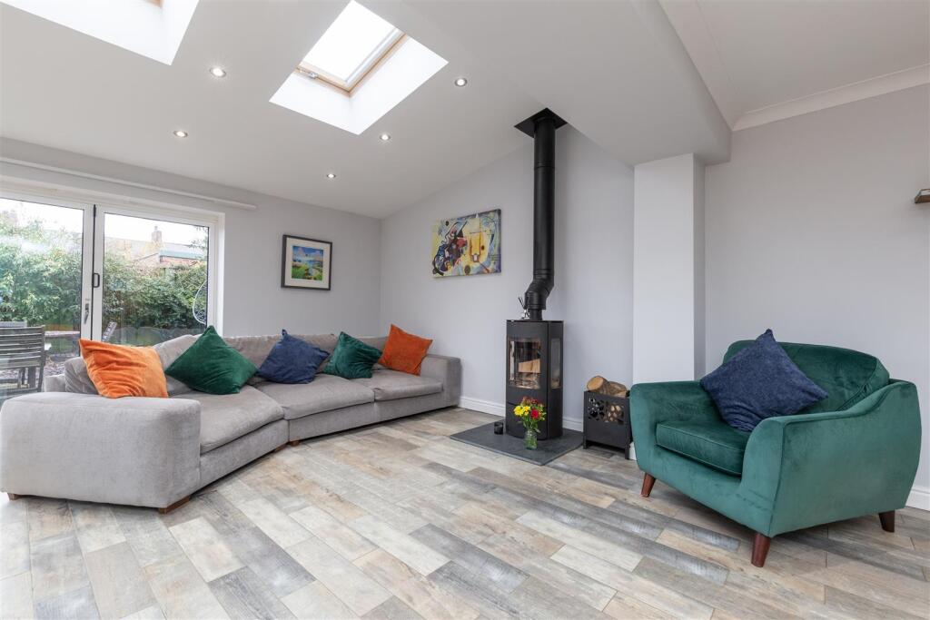 KITCHEN/LIVING/DINING