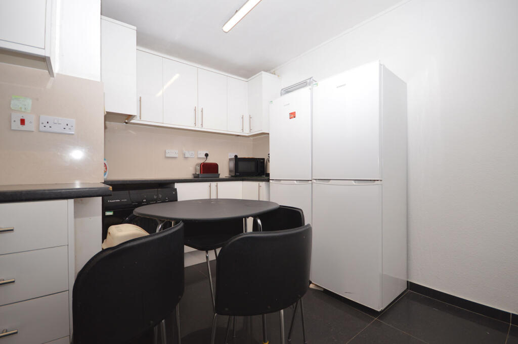 Double Room &#43; Balcony to Rent in Shared Flat