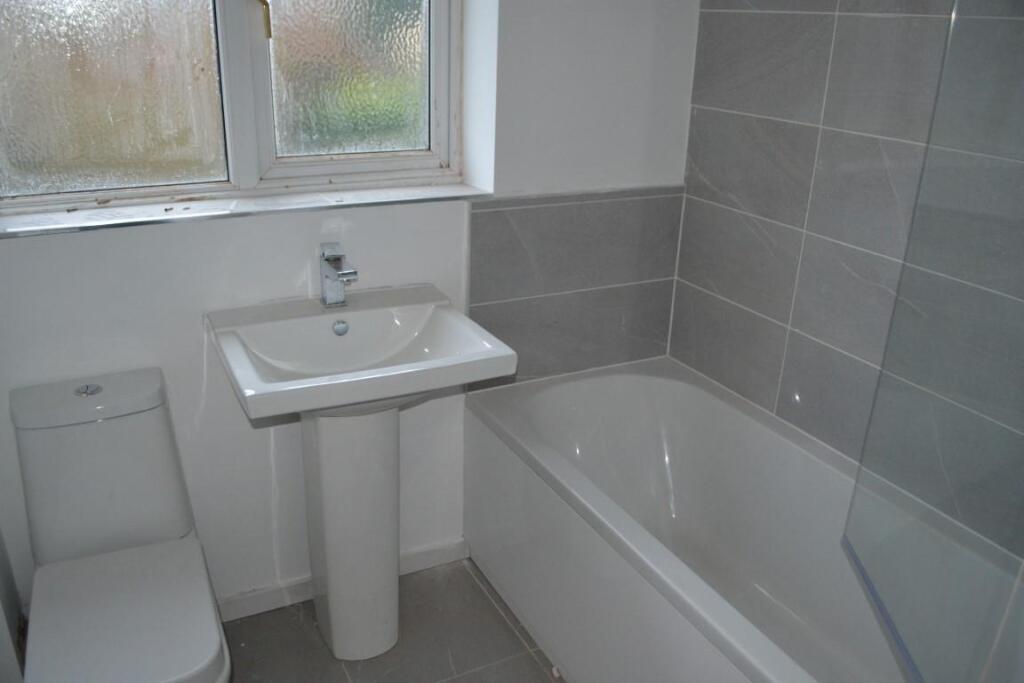 bathroom (Medium).JPG