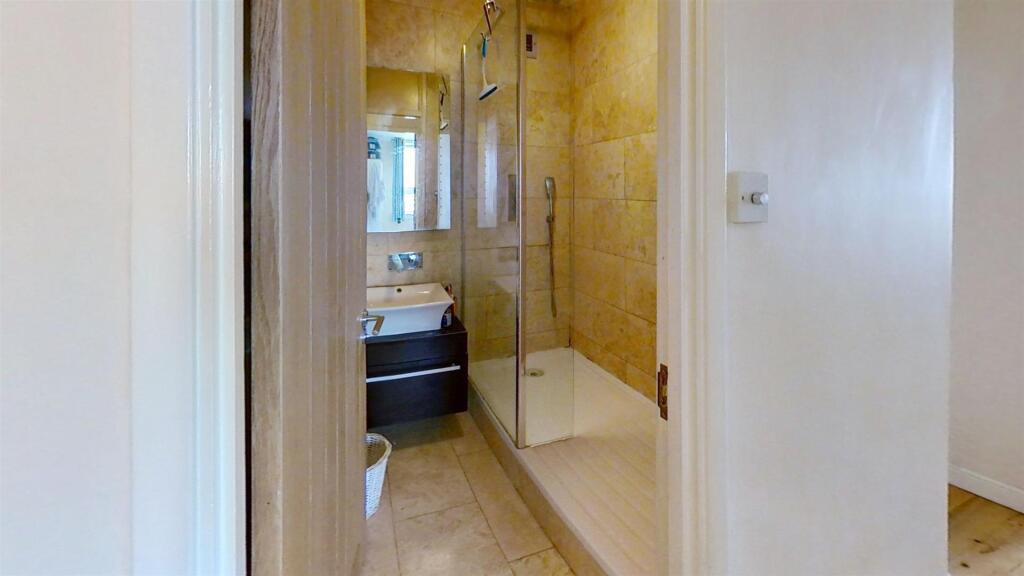 Taplow-Bathroom.jpg