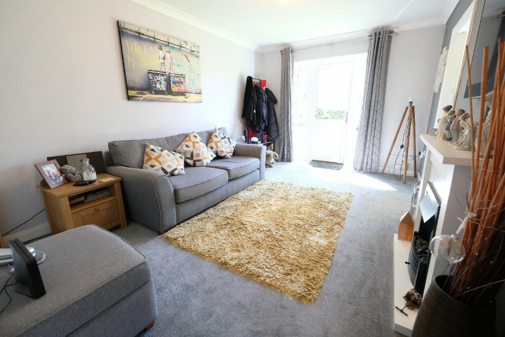 SITTING/DINING ROOM