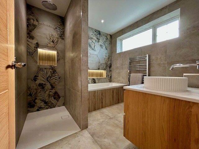 En-Suite Bathroom