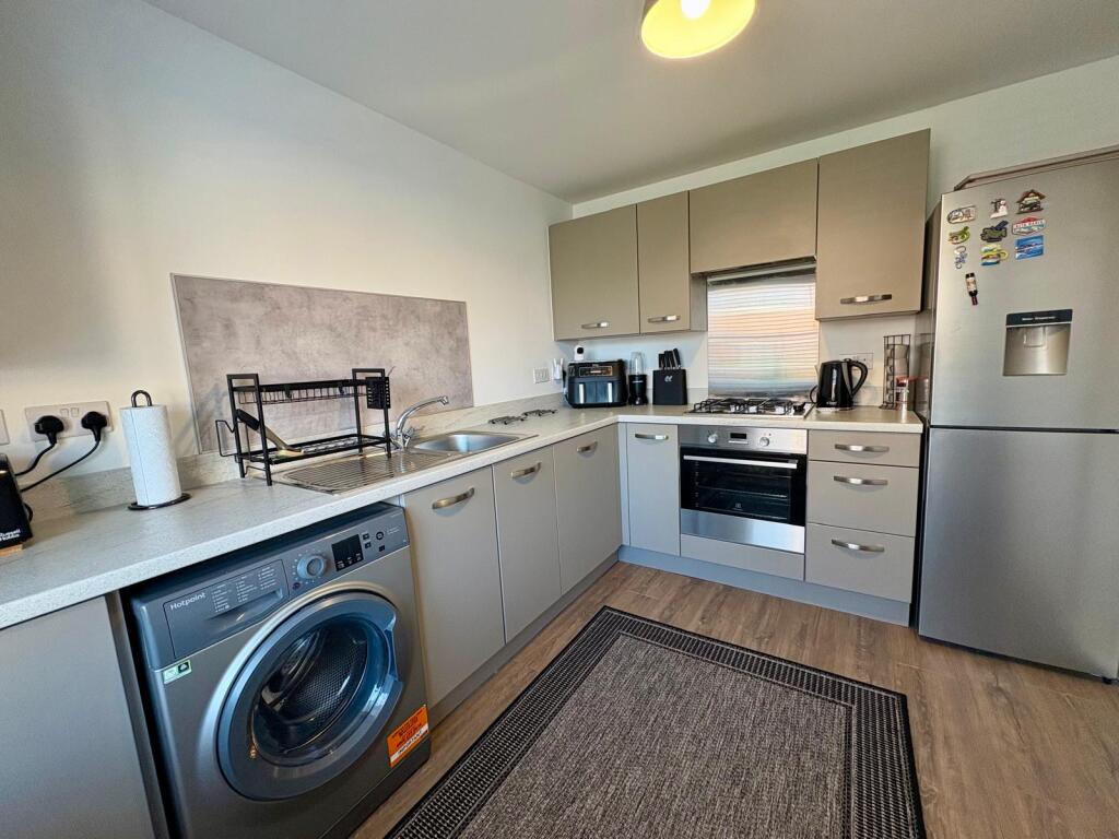 Kitchen 2.jpg