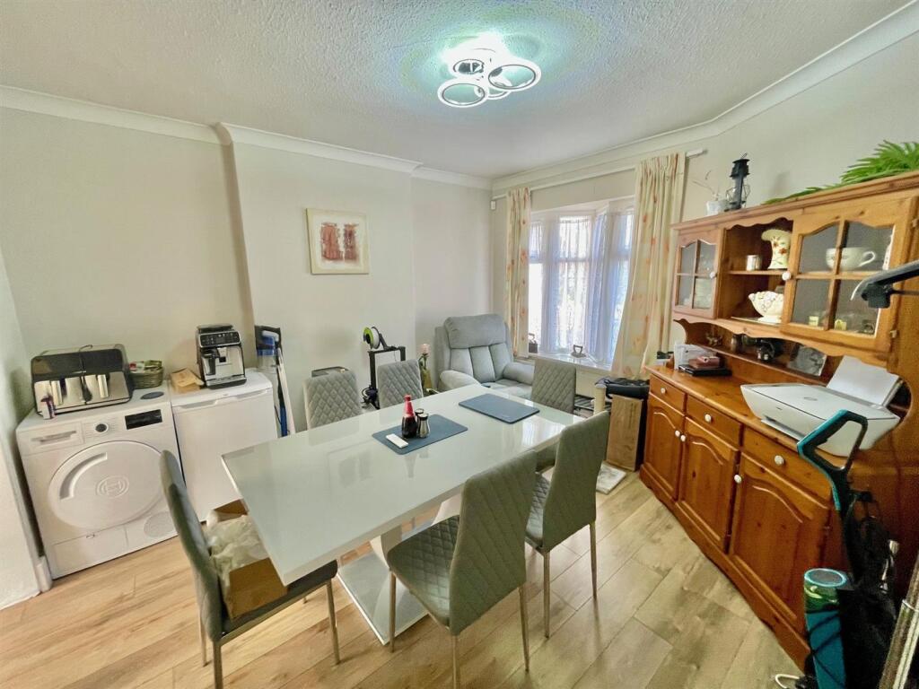 25 Elmroyd Ave Diner.jpg