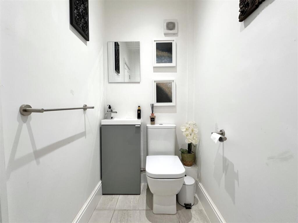 Ground Floor W.C 030