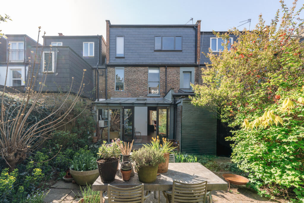 277148 - 49BerrymedeRoad_HighRes-9.jpg