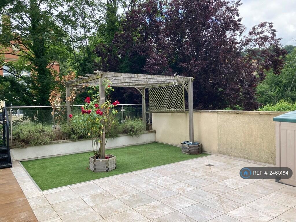 Terrace On The River Avon