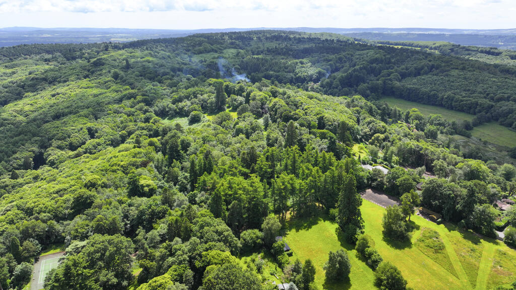 Tennysons Lane, Haselmere, GU27 3AF NB 16
