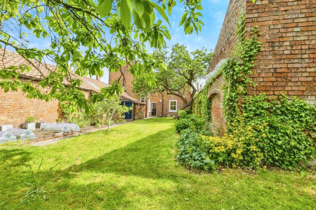 REAR OF THE PROPERTY.jpg