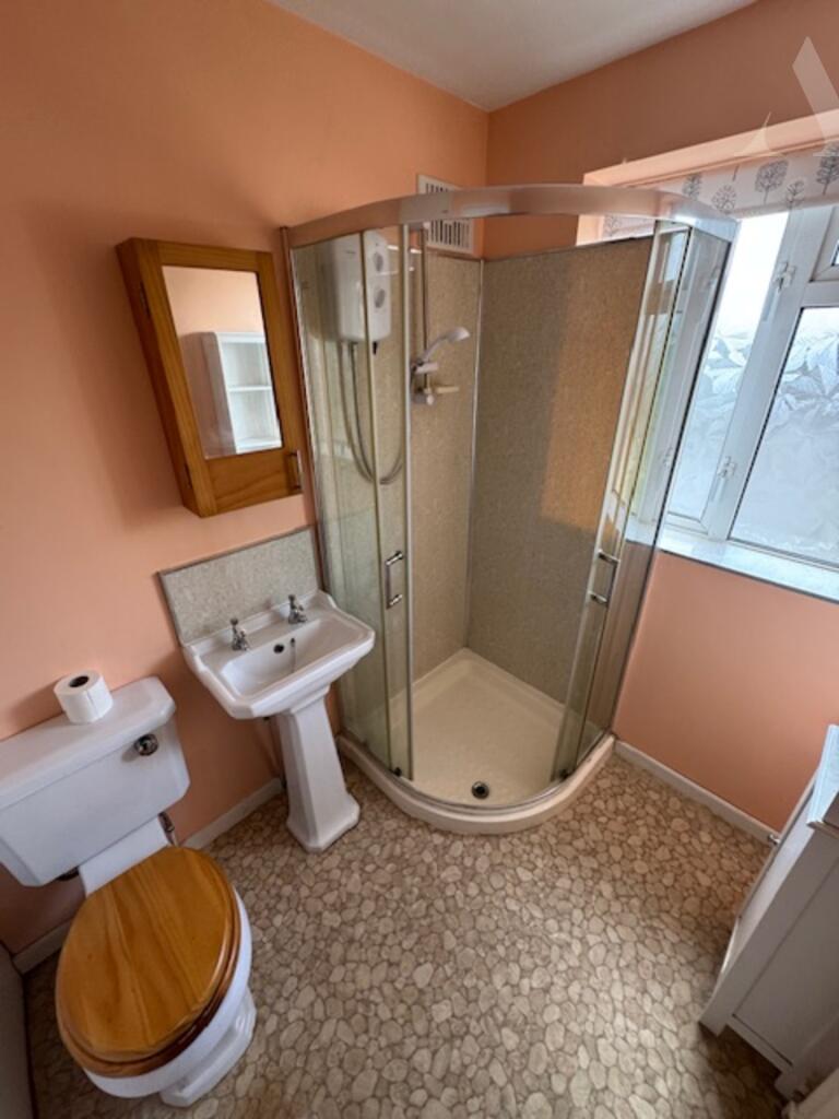 50 Walford Drive Bathroom