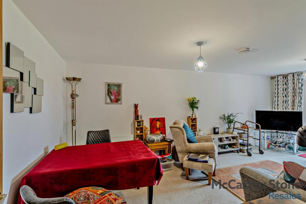 8660042-interior07-800.jpg