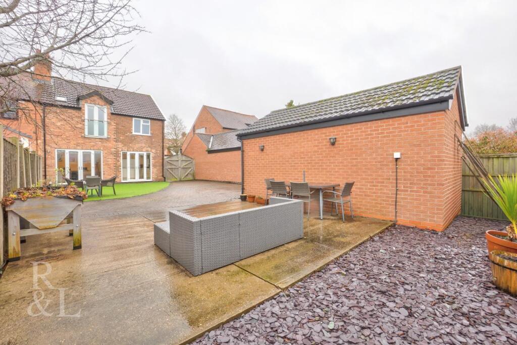 30 Eton Road (11).jpg