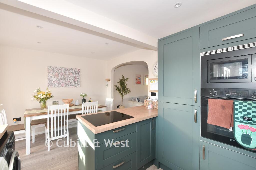 Kitchen/Dining Area
