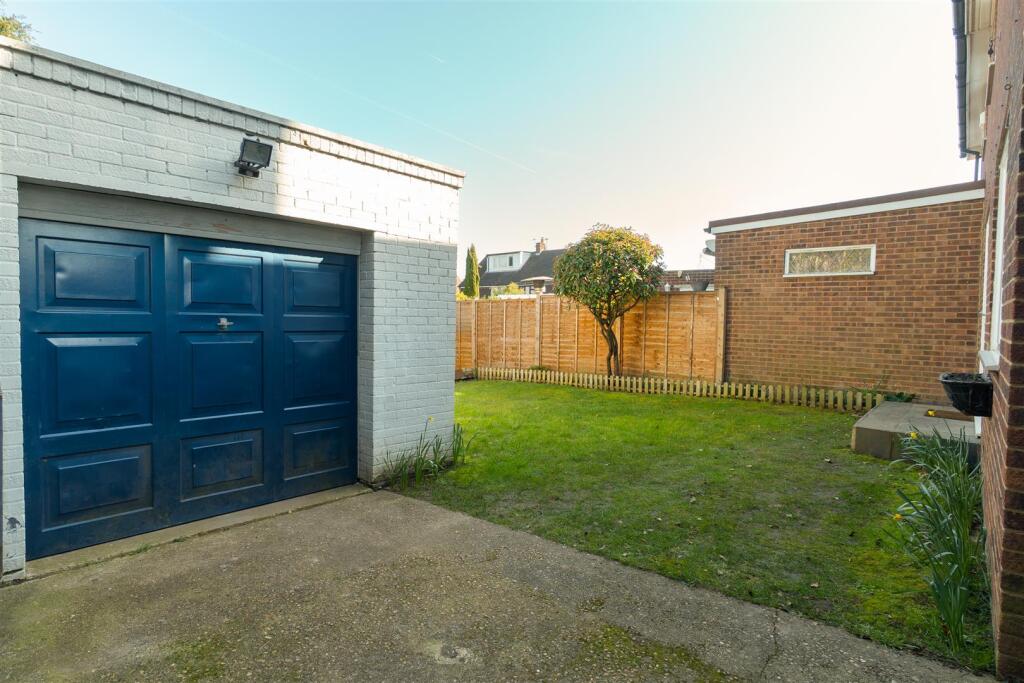 Elm Walk Greenacres17.jpg