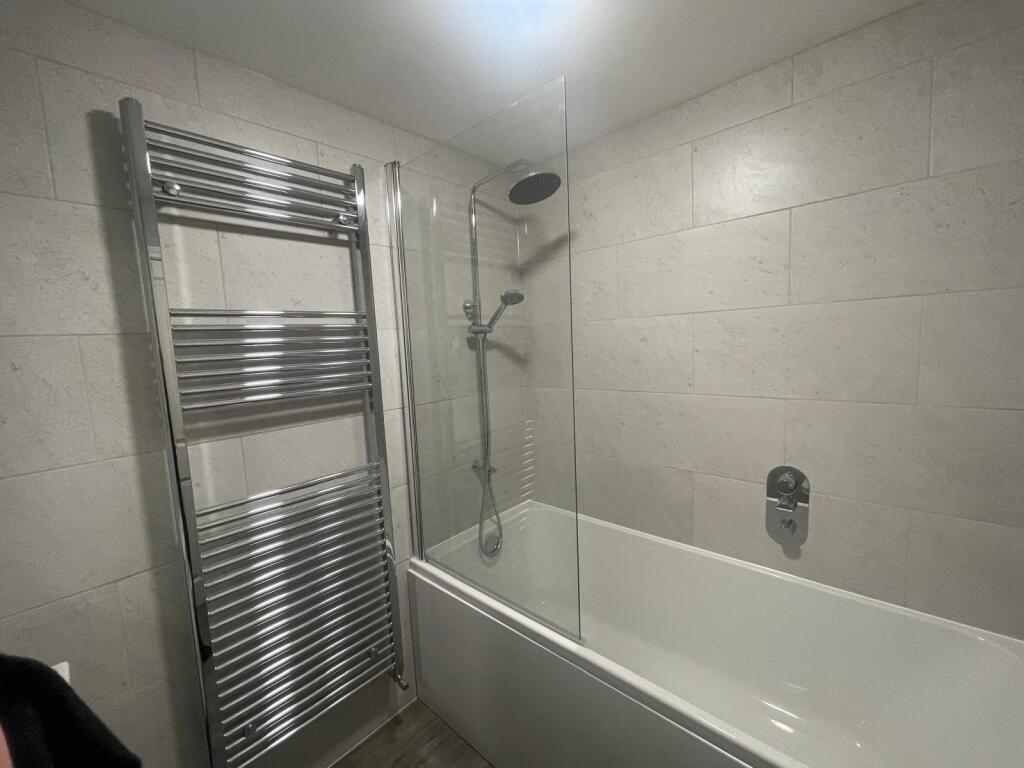 bathroom 3.jpeg