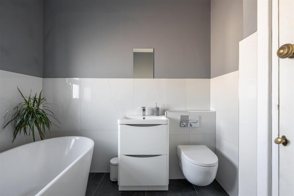 Sherwood Avenue, E18