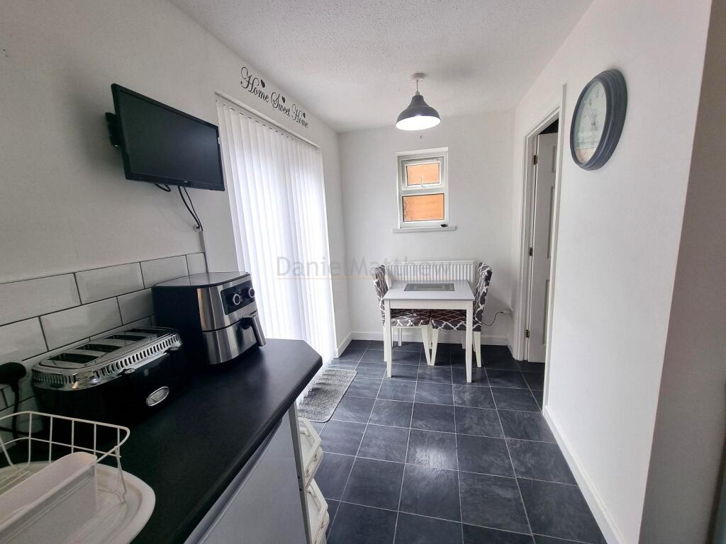 Kitchen/ Breakfast Room