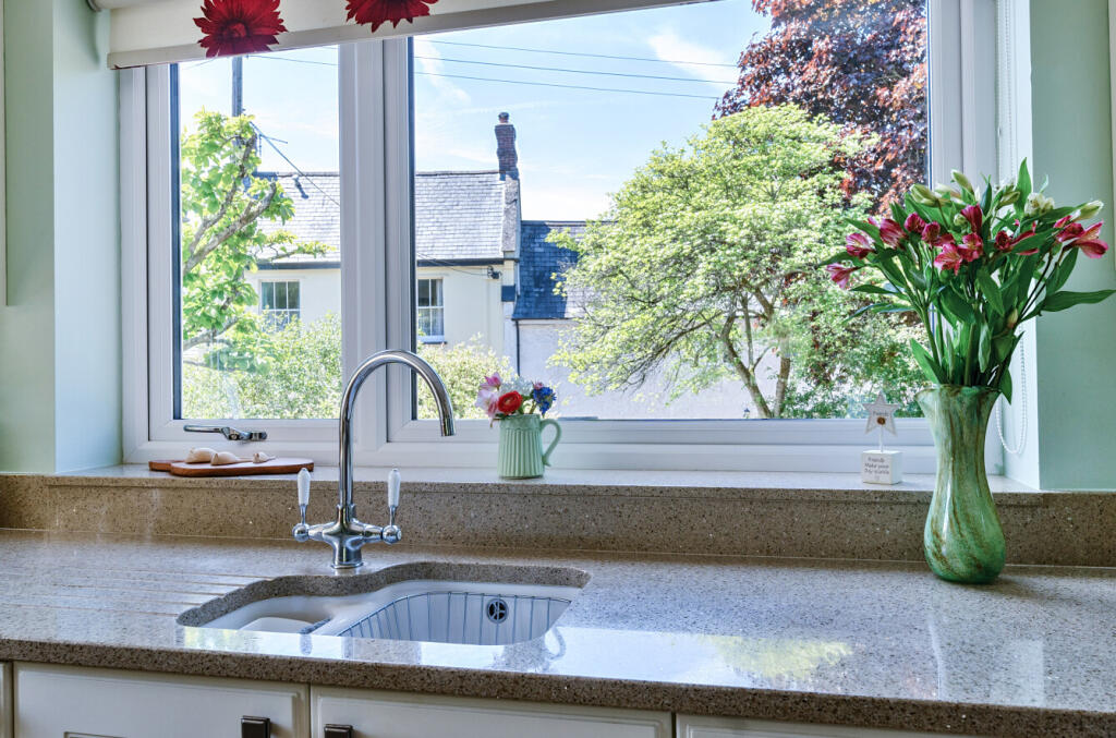 1294396-16-682619...